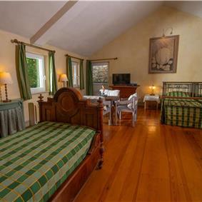 5 Bedroom Istrian Villa Estate with Large Pool and Gardens near Barban, Sleeps 12